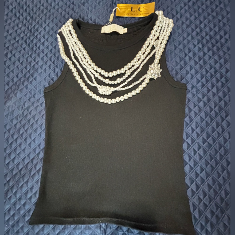 Elegant Black Tank Top with Layered Pearl Necklace